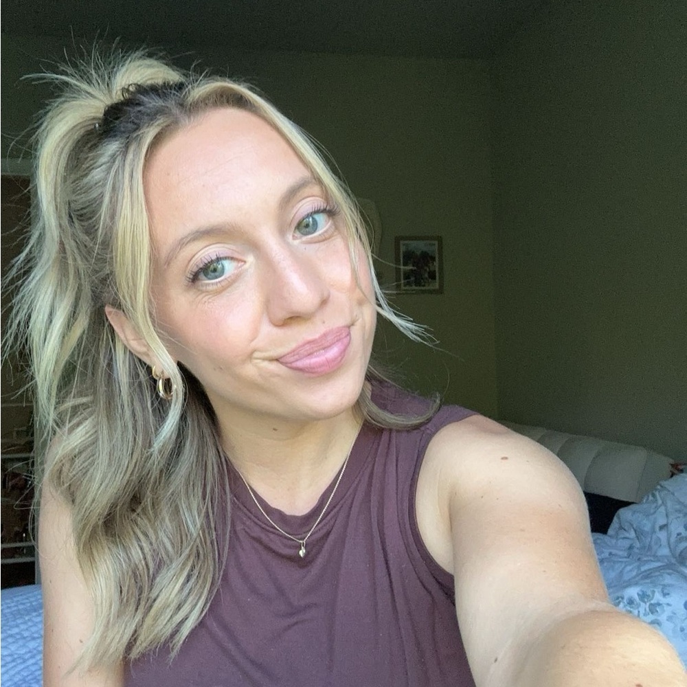 Meet your Posher, Danielle!